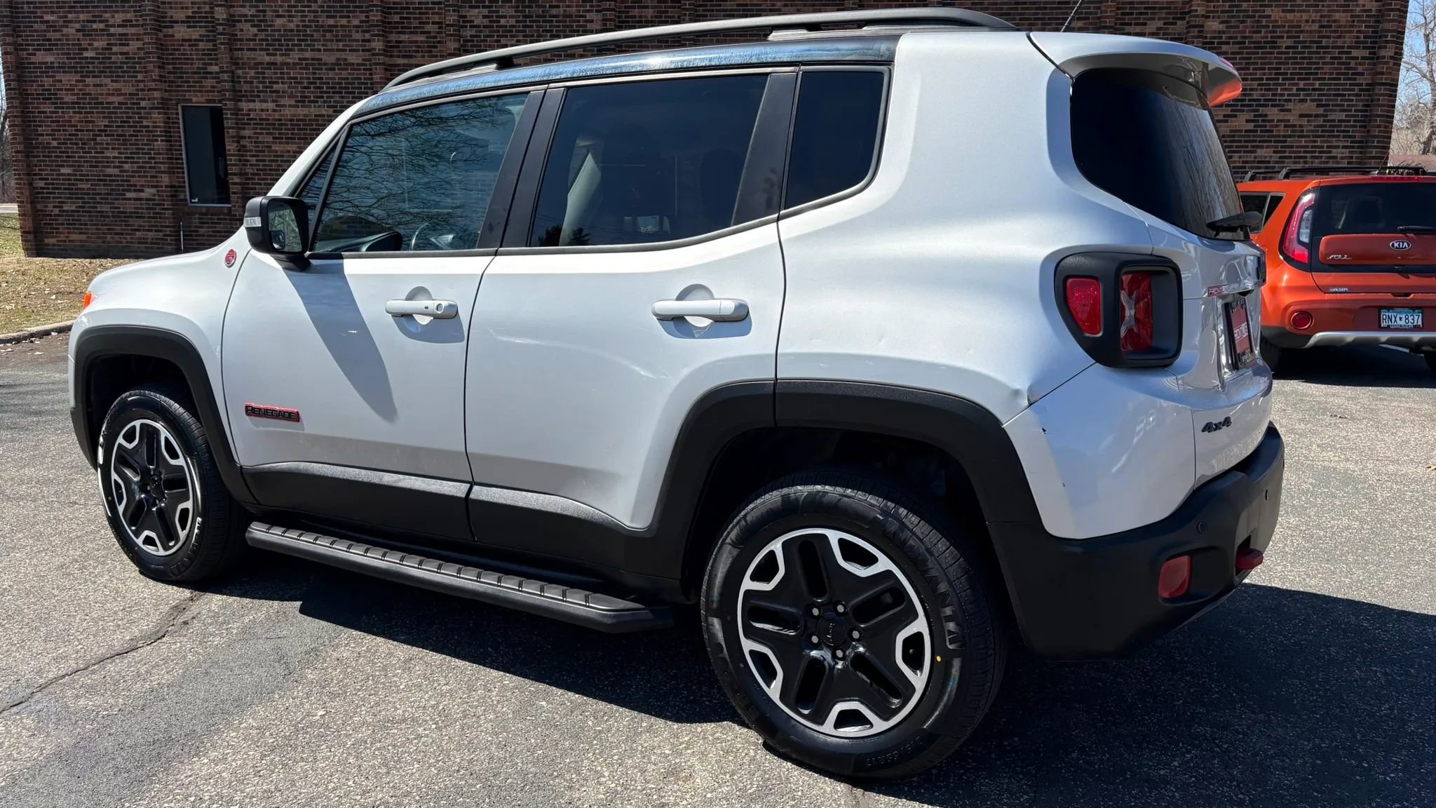 Used 2016 Jeep Renegade Trailhawk AWD/4WD image 6