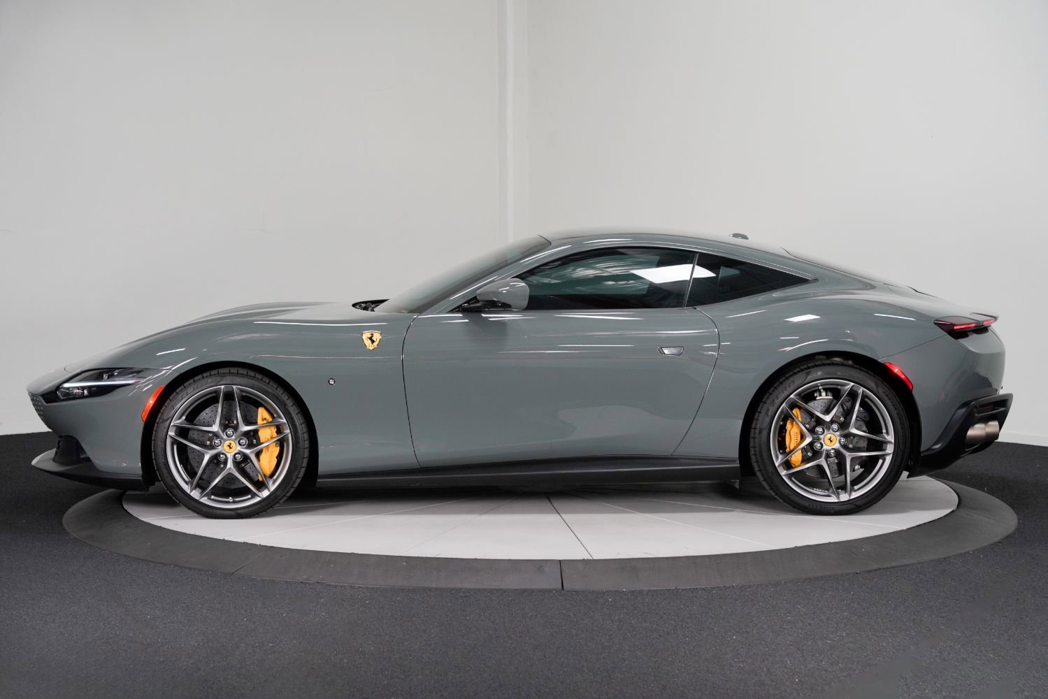 Used 2022 Ferrari Roma image 7
