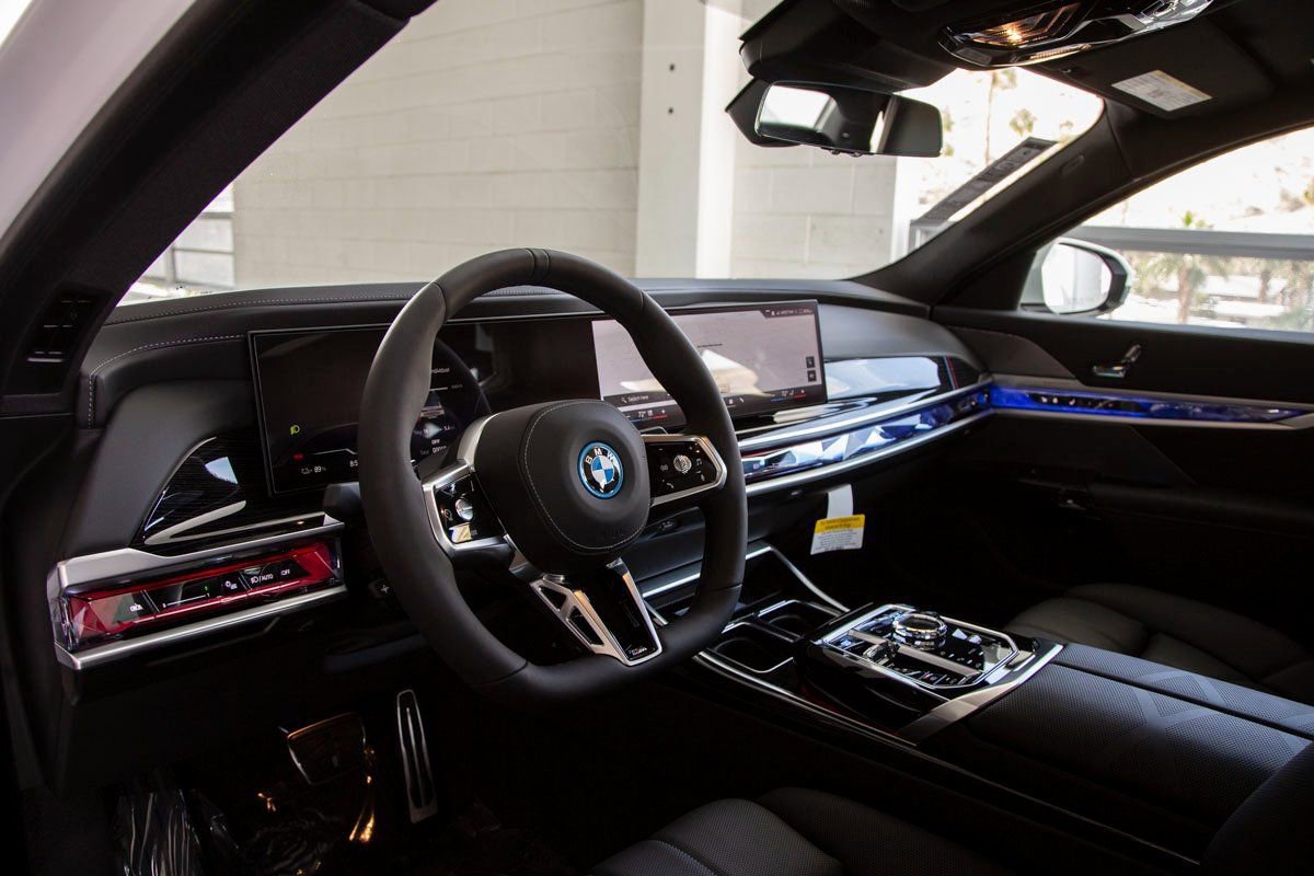Used 2025 BMW i7 xDrive60 w/ Executive Package AWD/4WD image 16
