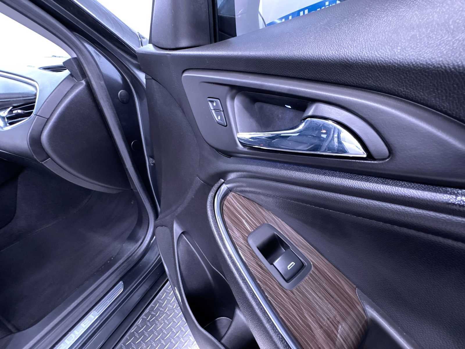 Used 2016 Chevrolet Malibu Premier FWD image 36