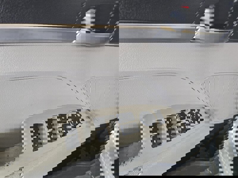 Used 2017 Hyundai Elantra SE image 17