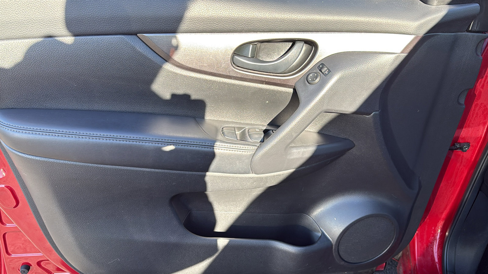 Used 2018 Nissan Rogue Sport S image 6