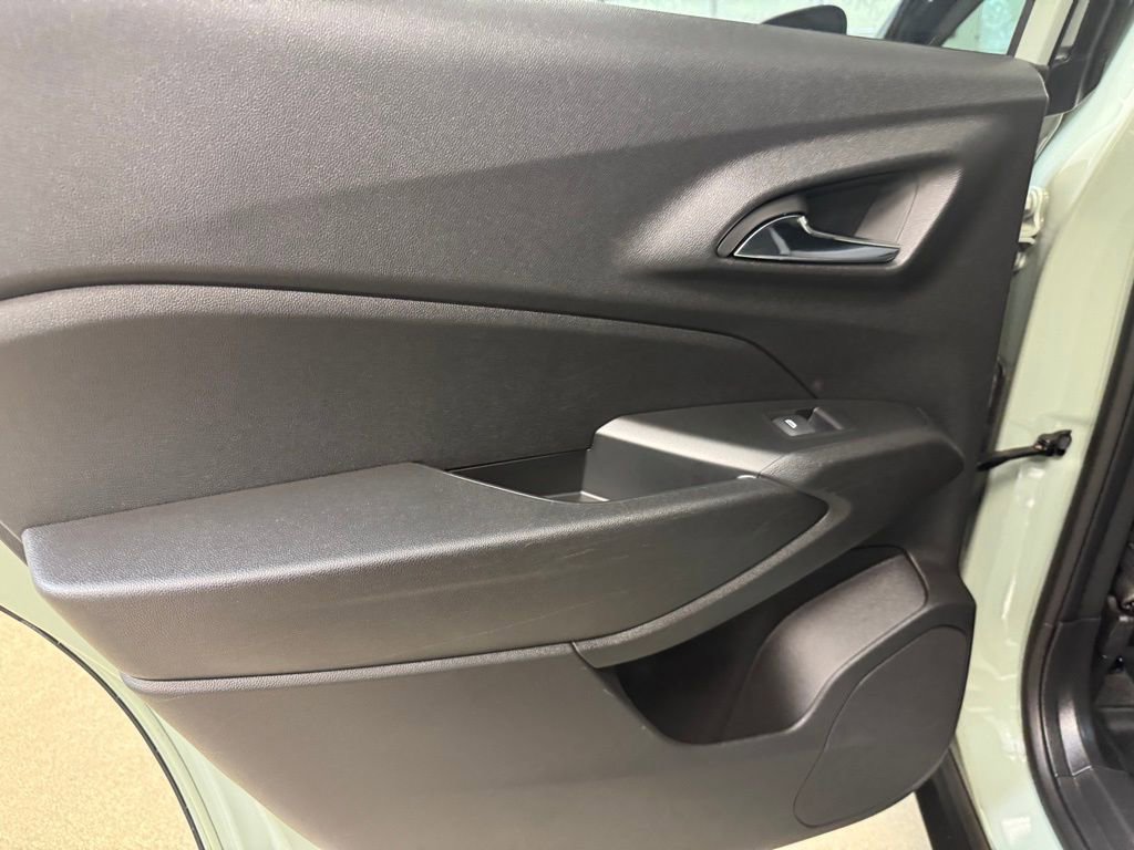 Used 2025 Chevrolet Trax ACTIV w/ Sunroof Package image 15