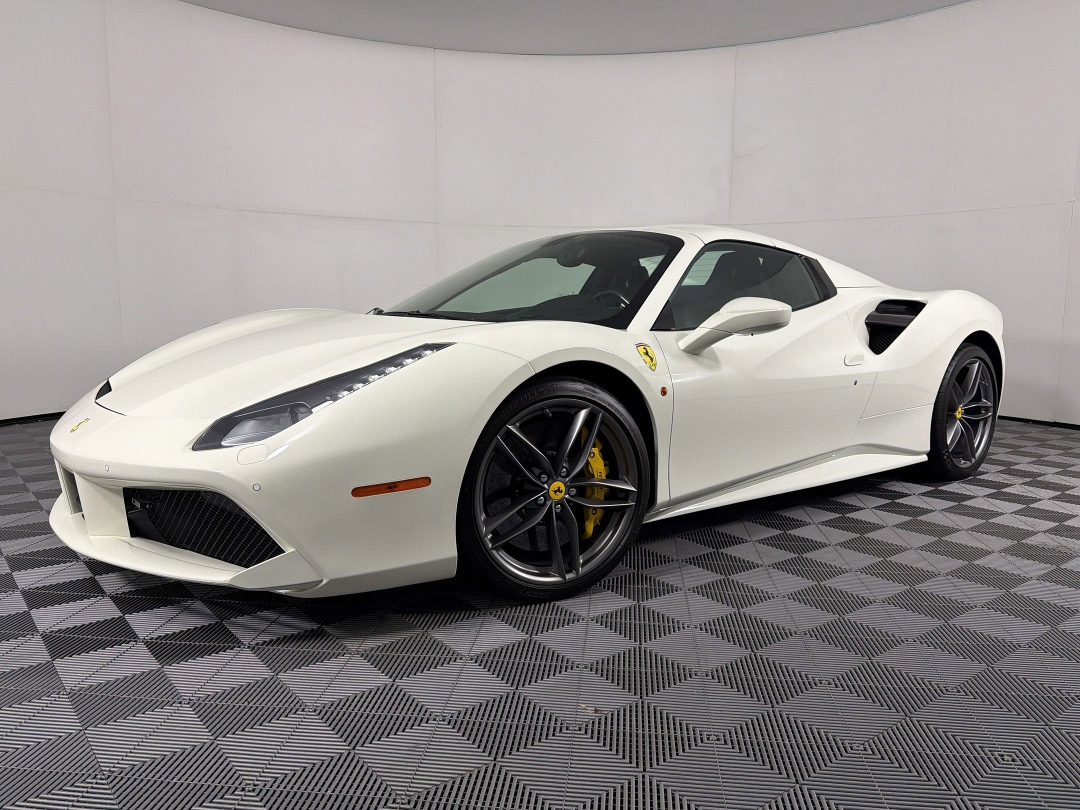 Used 2017 Ferrari 488 Spider RWD image 1