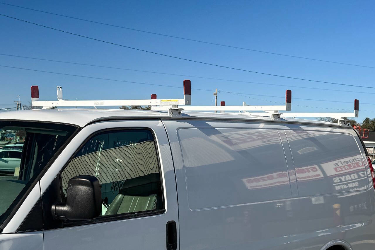 Used 2017 Chevrolet Express 2500 image 29