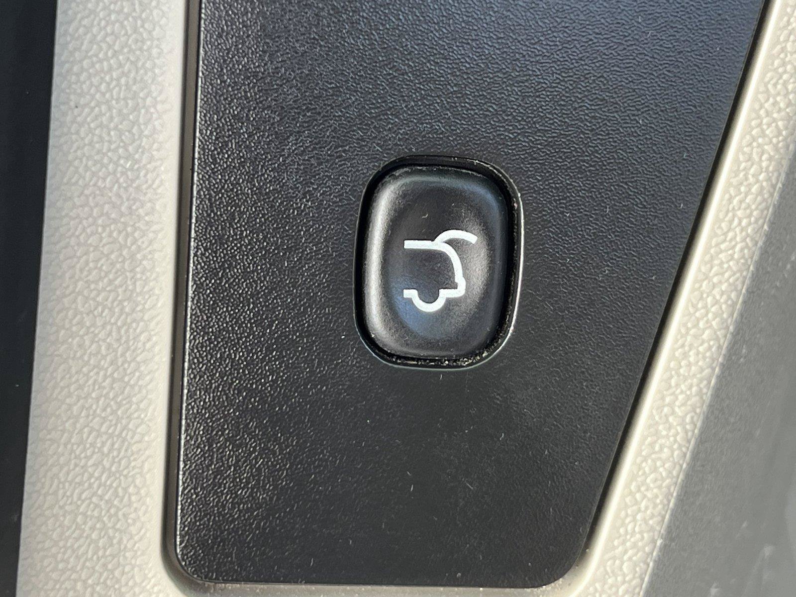 Used 2014 Chrysler Town & Country Touring-L w/ Driver Convenience Group FWD image 33