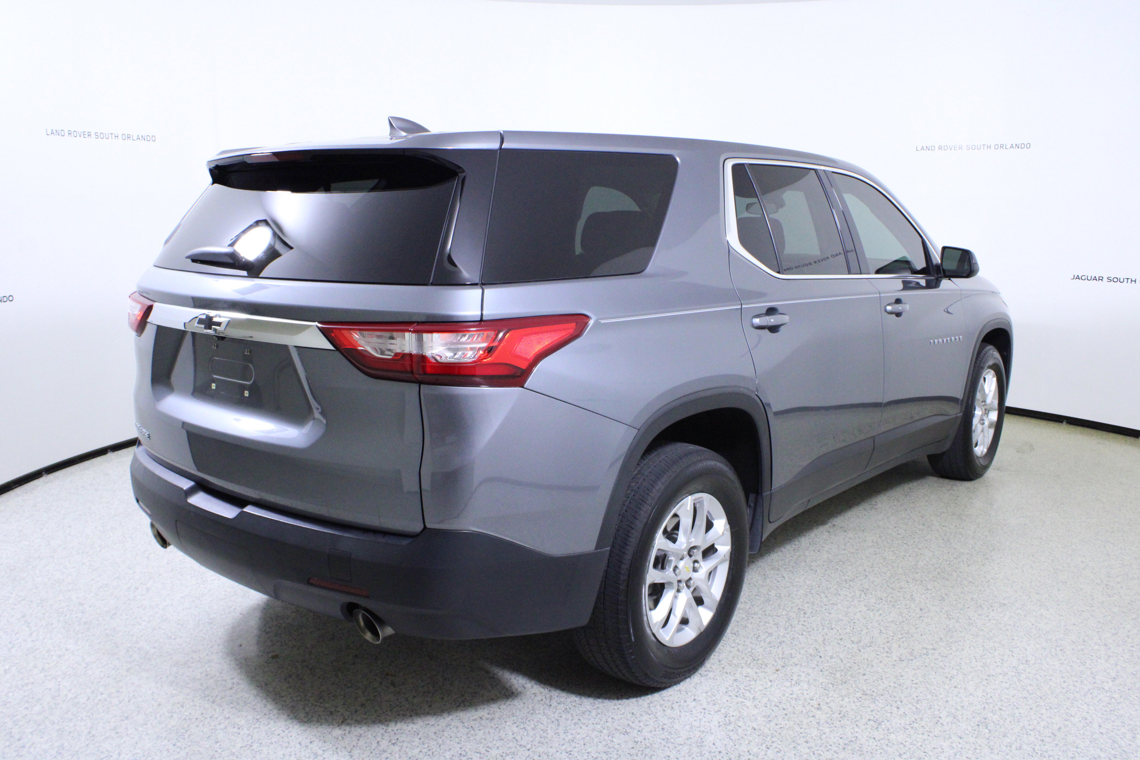 Used 2021 Chevrolet Traverse LS image 7
