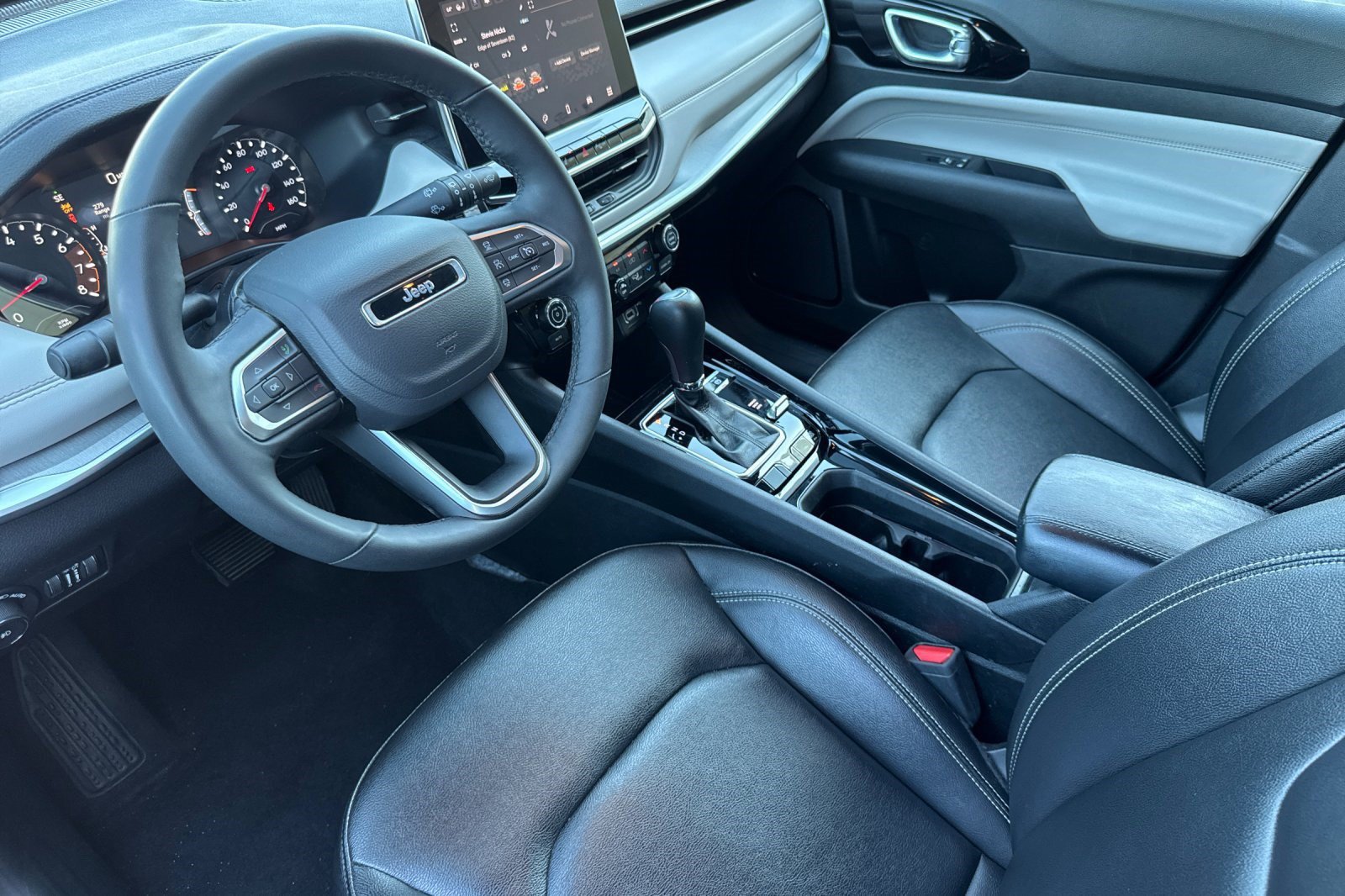 Used 2025 Jeep Compass Limited AWD/4WD image 4