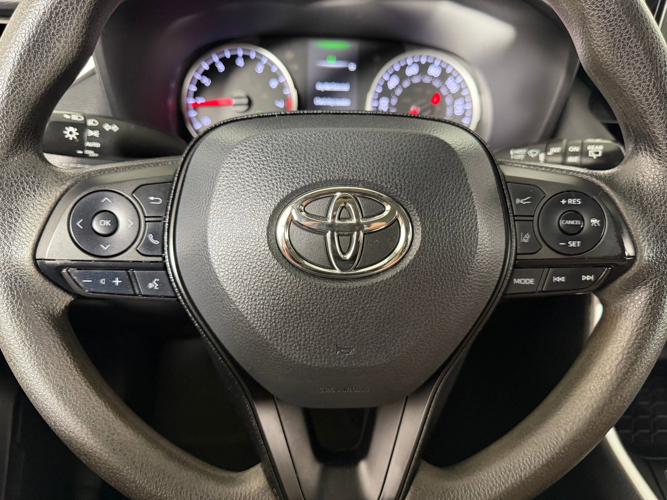 Used 2022 Toyota RAV4 XLE FWD image 13