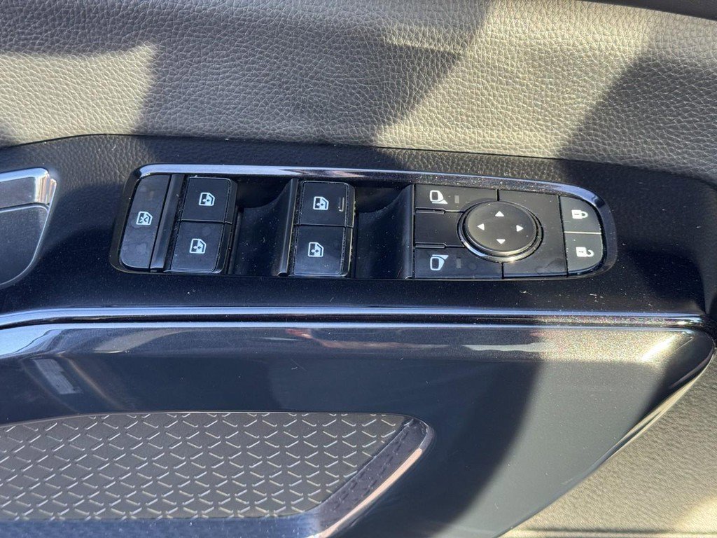 Used 2022 Nissan Pathfinder SV w/ SV Premium Package image 25