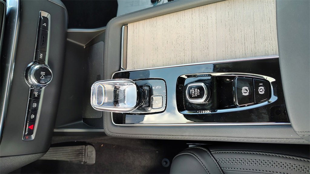 New 2026 Volvo XC90 B6 Plus w/ Protection Package Premier image 22