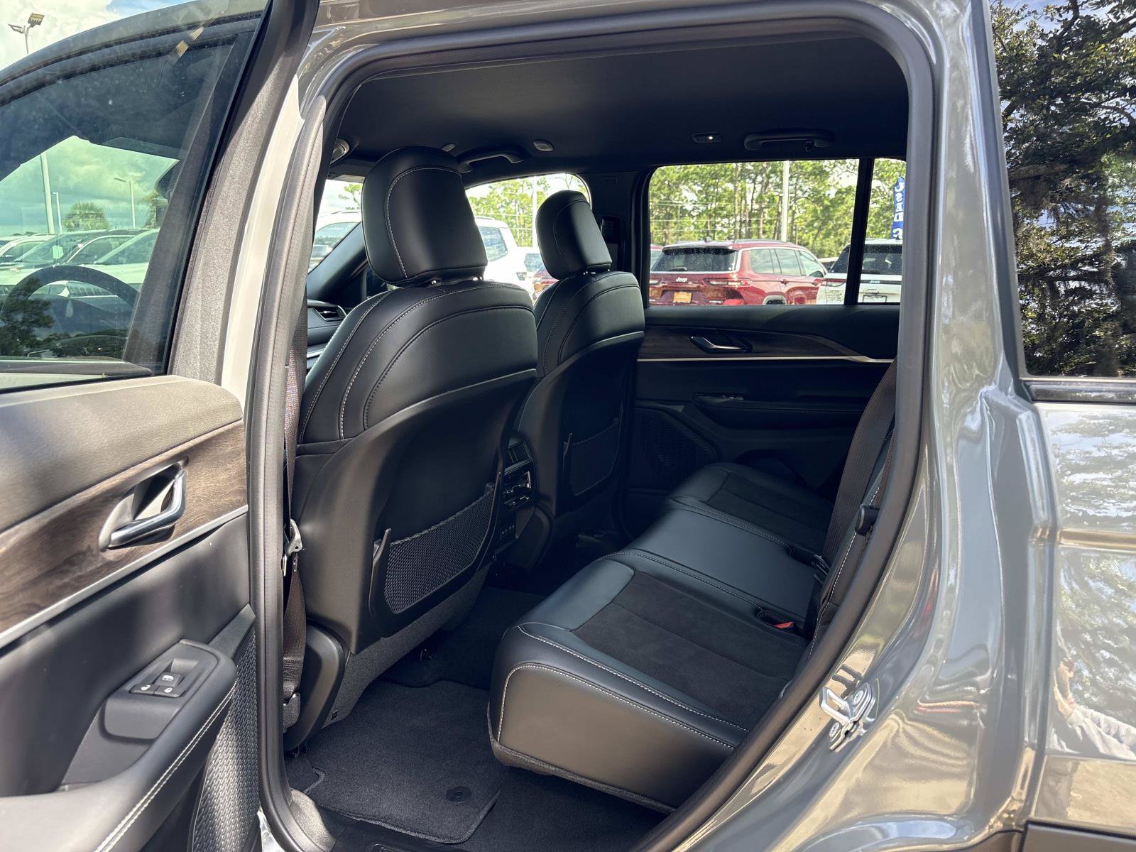 New 2027 Jeep Grand Cherokee Altitude RWD image 15