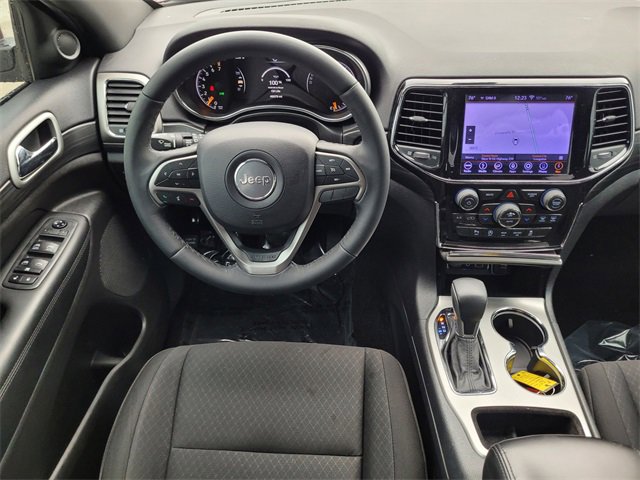 Used 2019 Jeep Grand Cherokee Laredo w/ 18" Wheel & 8.4" Radio Group image 11