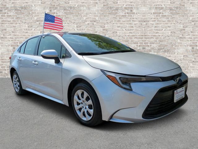 Used 2025 Toyota Corolla LE w/ Convenience Package image 1