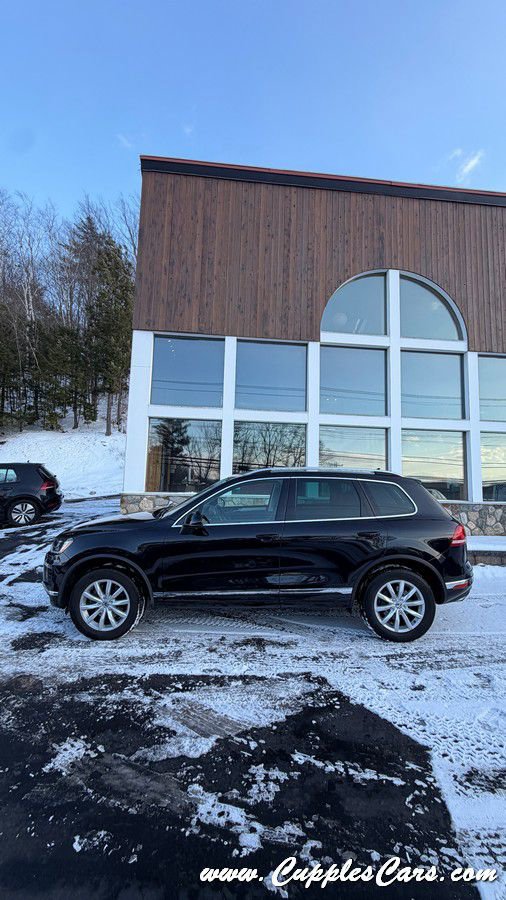 Used 2017 Volkswagen Touareg Sport AWD/4WD image 28