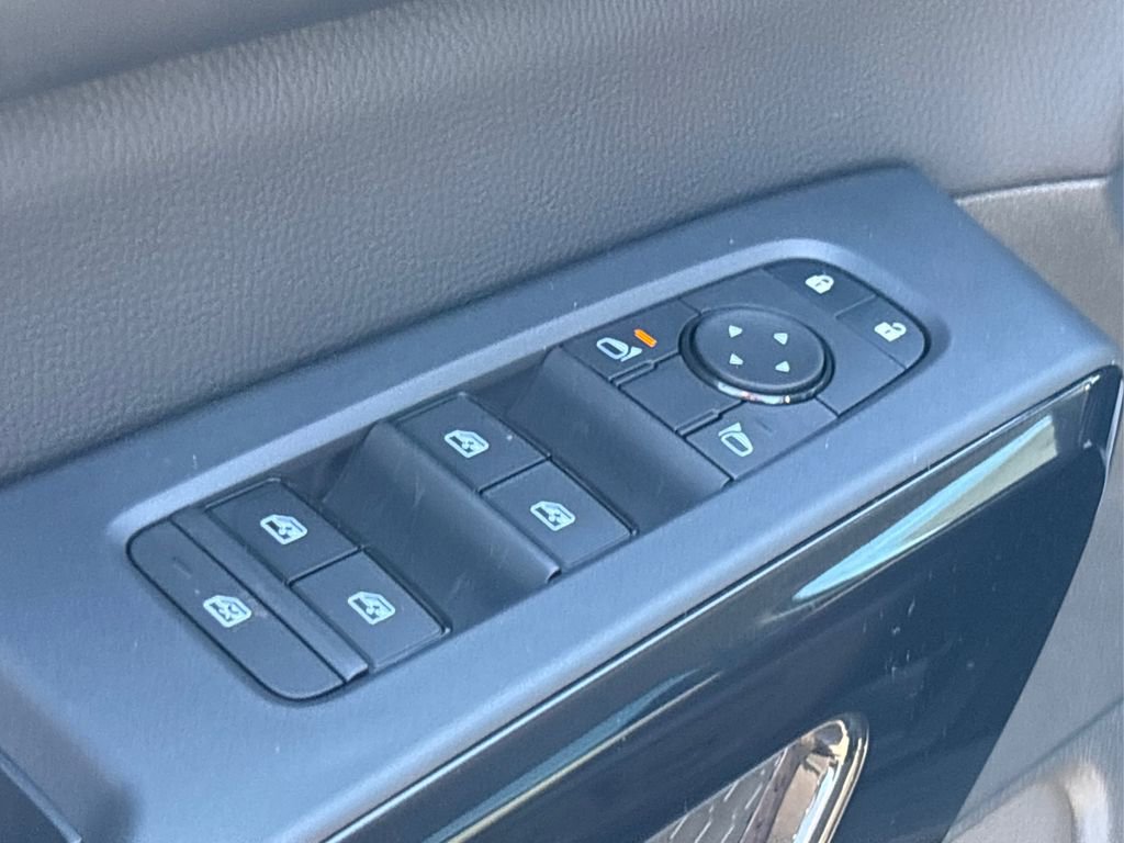 New 2025 Nissan Pathfinder SV w/ Black Appearance Package image 36