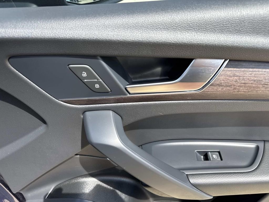 Used 2024 Audi Q5 2.0T Premium image 16