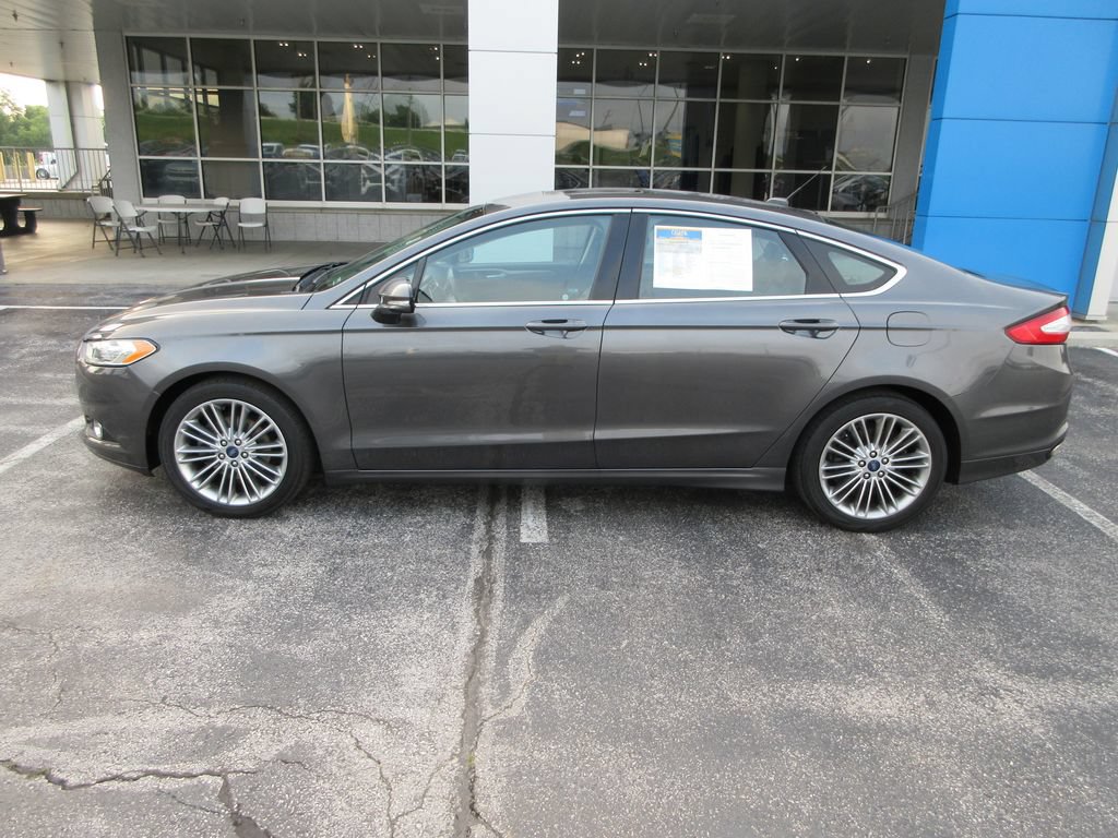 Used 2015 Ford Fusion SE w/ Equipment Group 202A FWD image 2