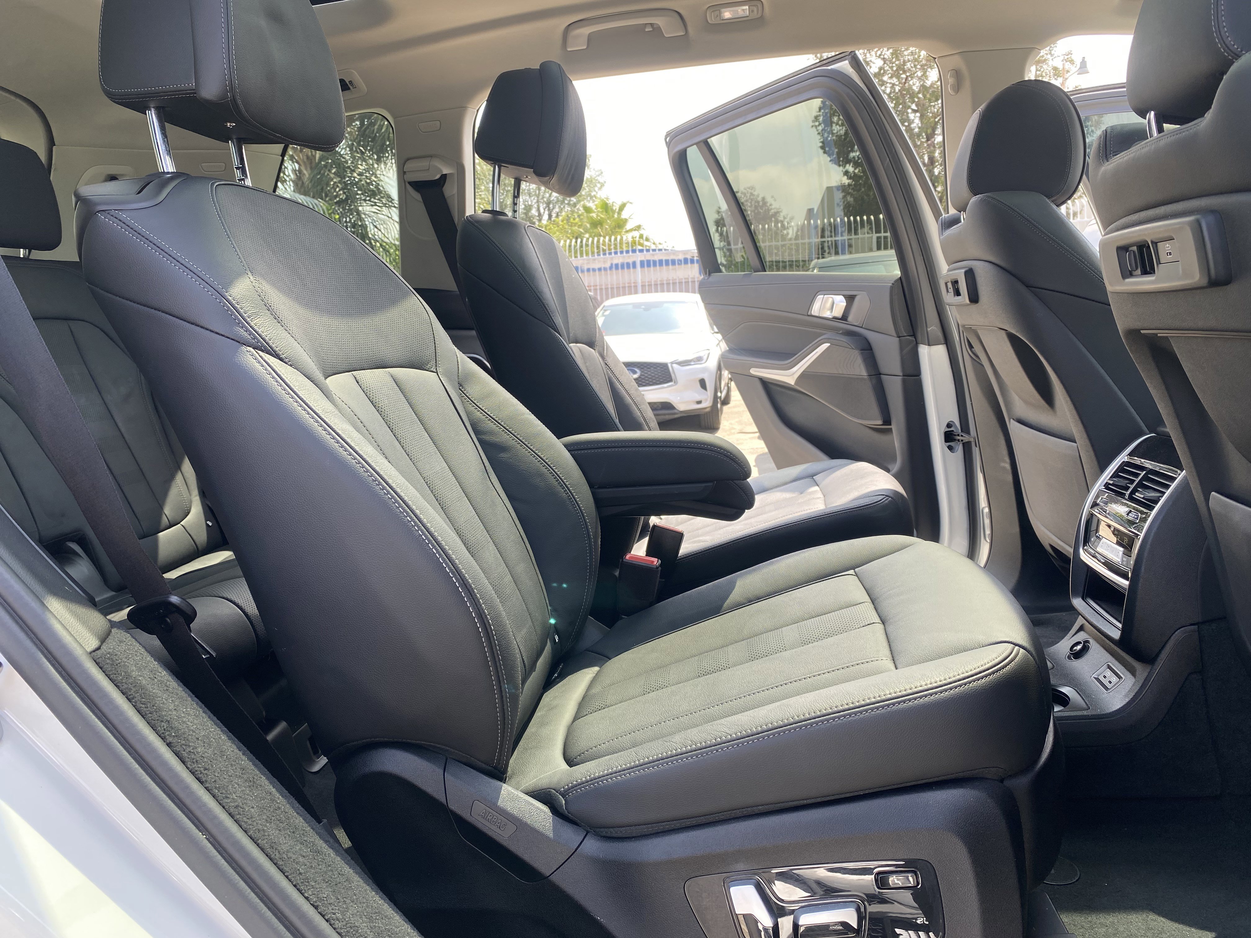 Used 2021 BMW X7 xDrive40i w/ Cold Weather Package AWD/4WD image 27