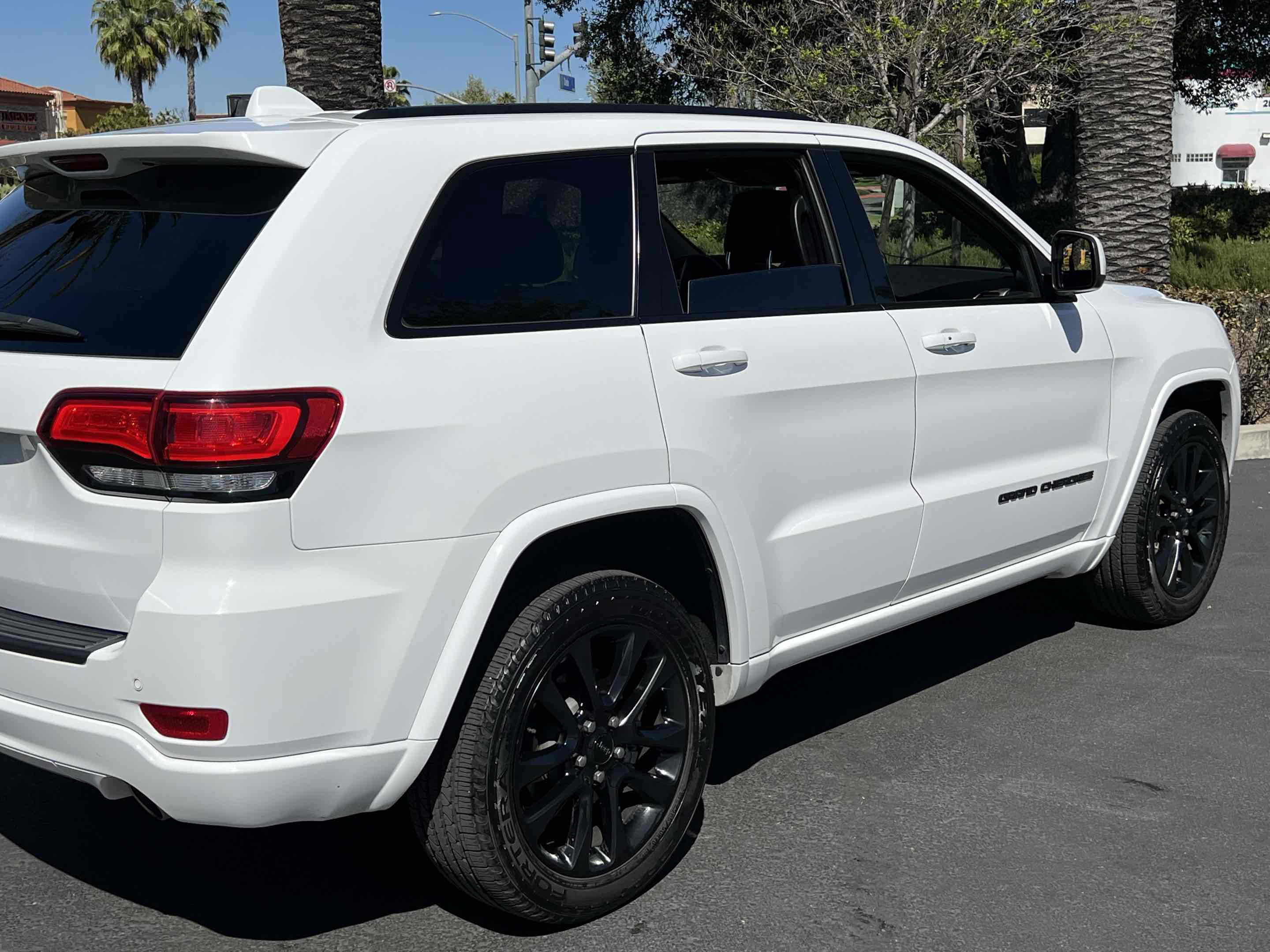Used 2021 Jeep Grand Cherokee Laredo X image 48