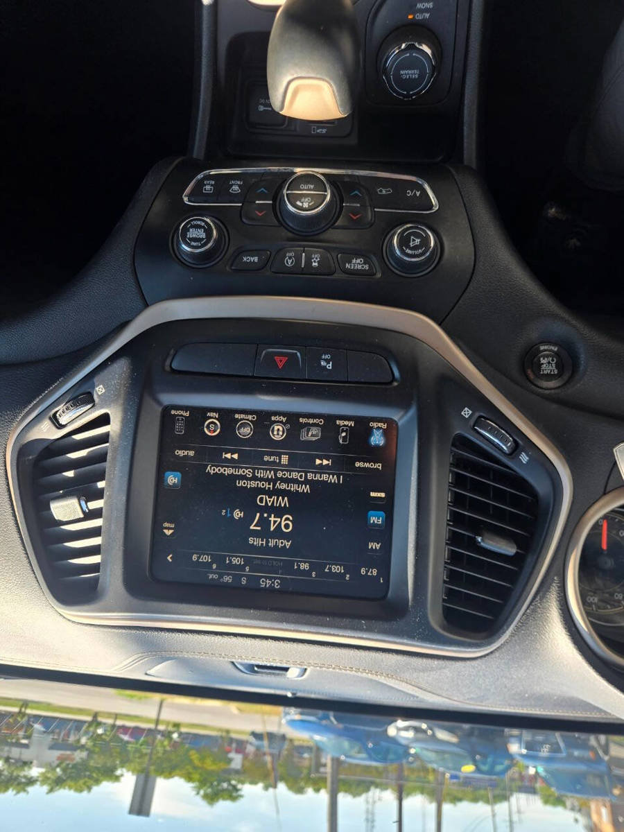 Used 2016 Jeep Cherokee Limited w/ Luxury Group AWD/4WD image 47
