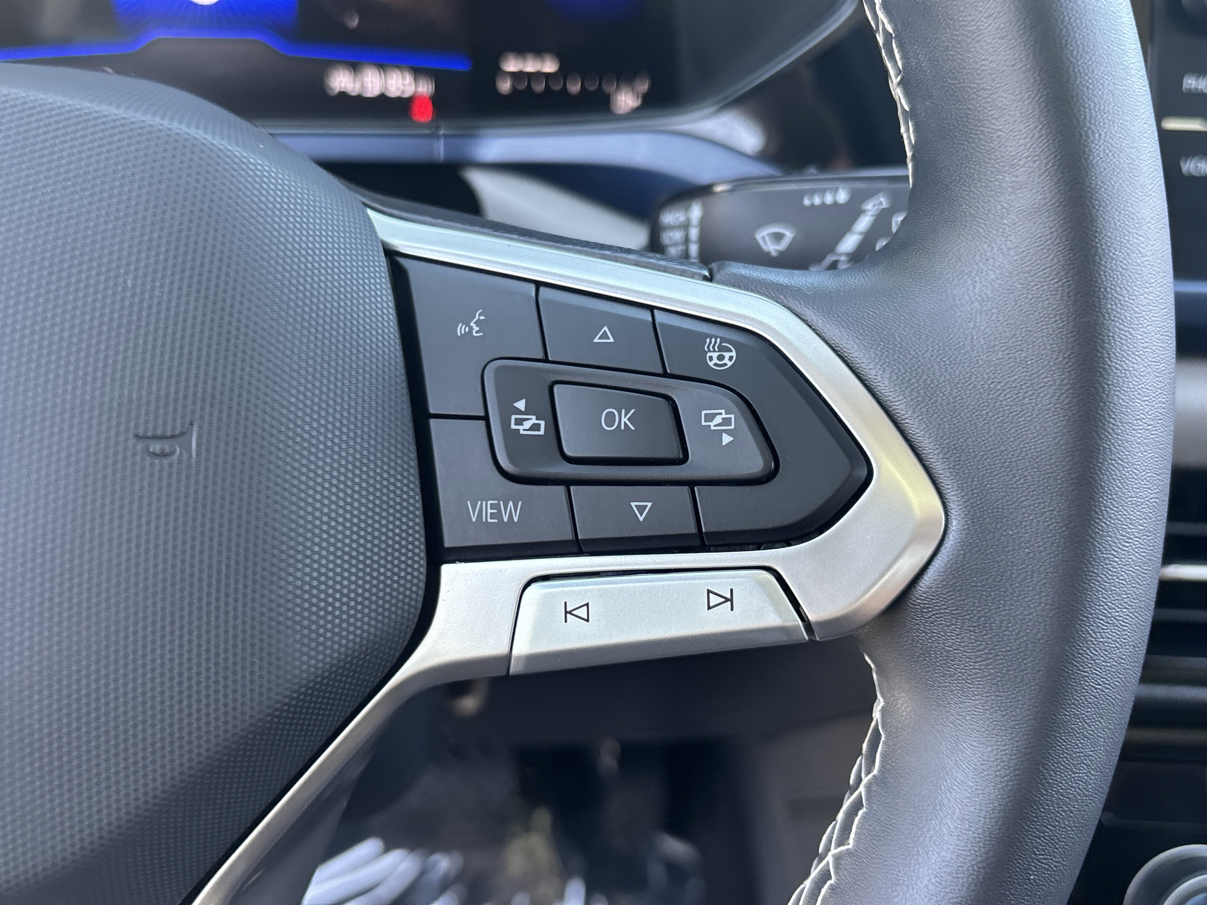 Used 2023 Volkswagen Taos SE w/ Panoramic Sunroof Package image 27