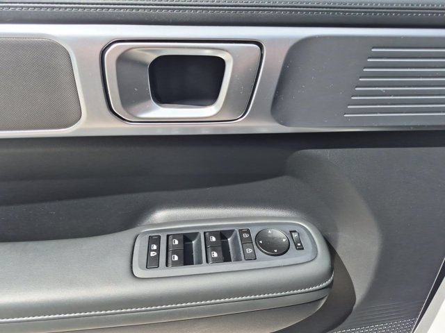 Used 2025 Hyundai Santa Fe SEL FWD image 11