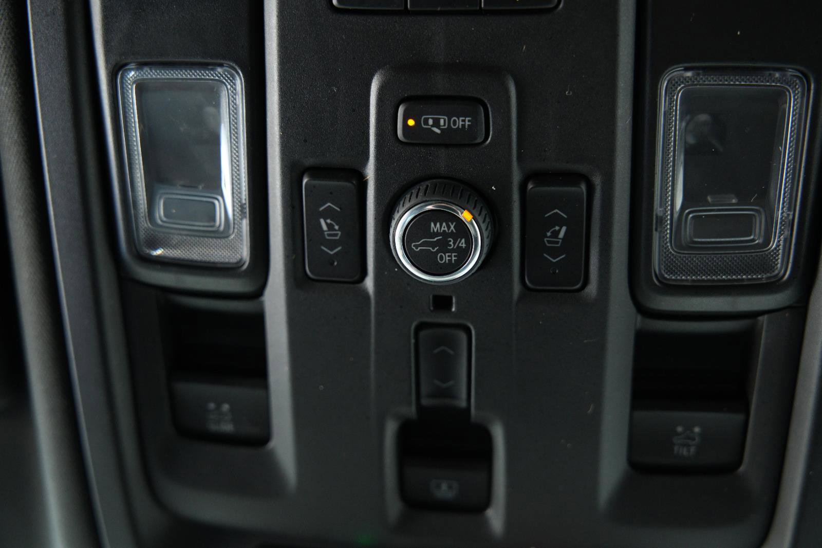 Used 2024 GMC Yukon XL Denali AWD/4WD image 44