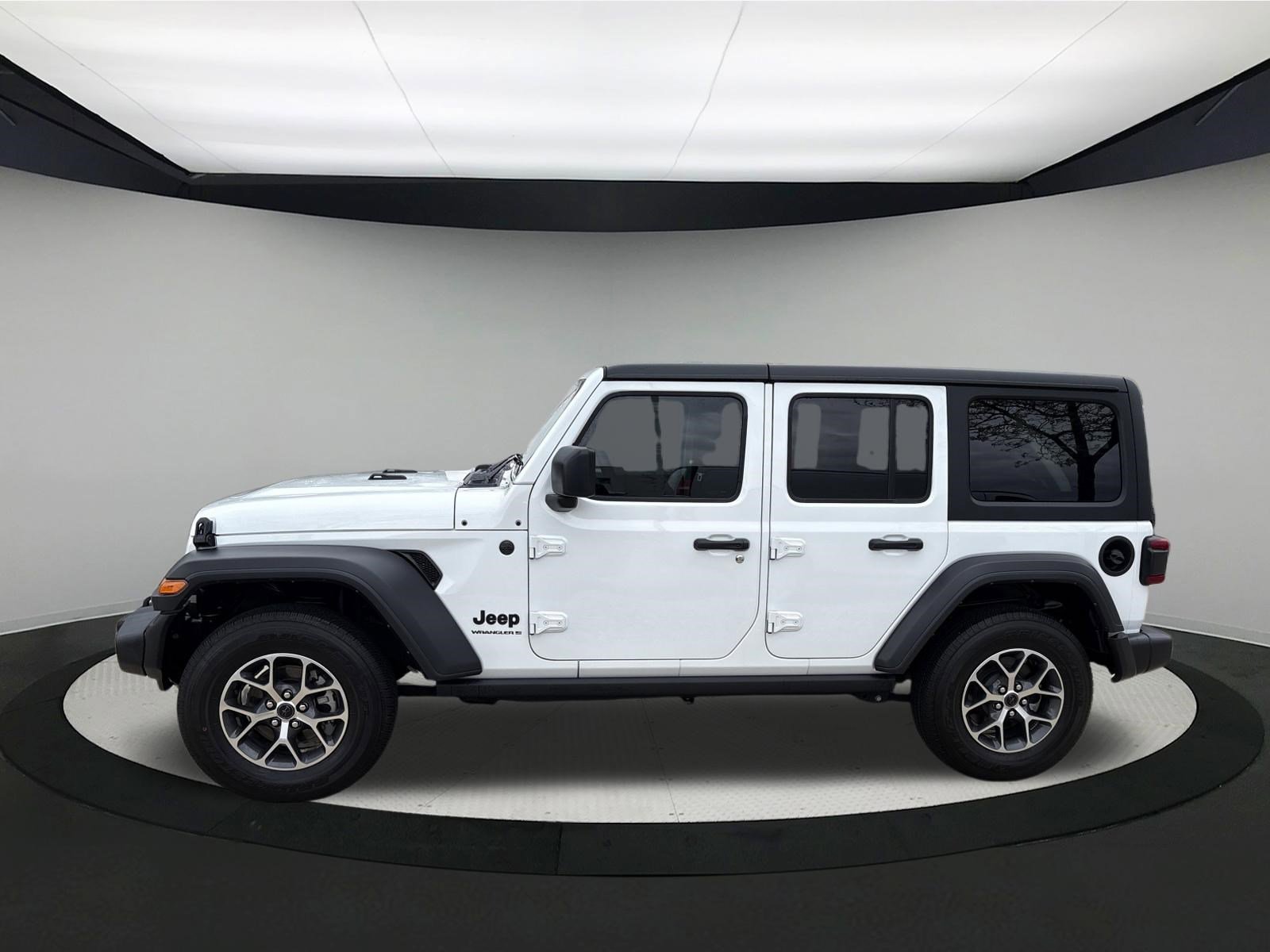 Used 2024 Jeep Wrangler Unlimited Sport AWD/4WD image 2