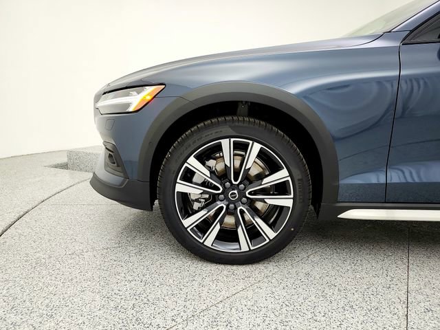 New 2026 Volvo V60 B5 Cross Country Ultra w/ Climate Package image 30