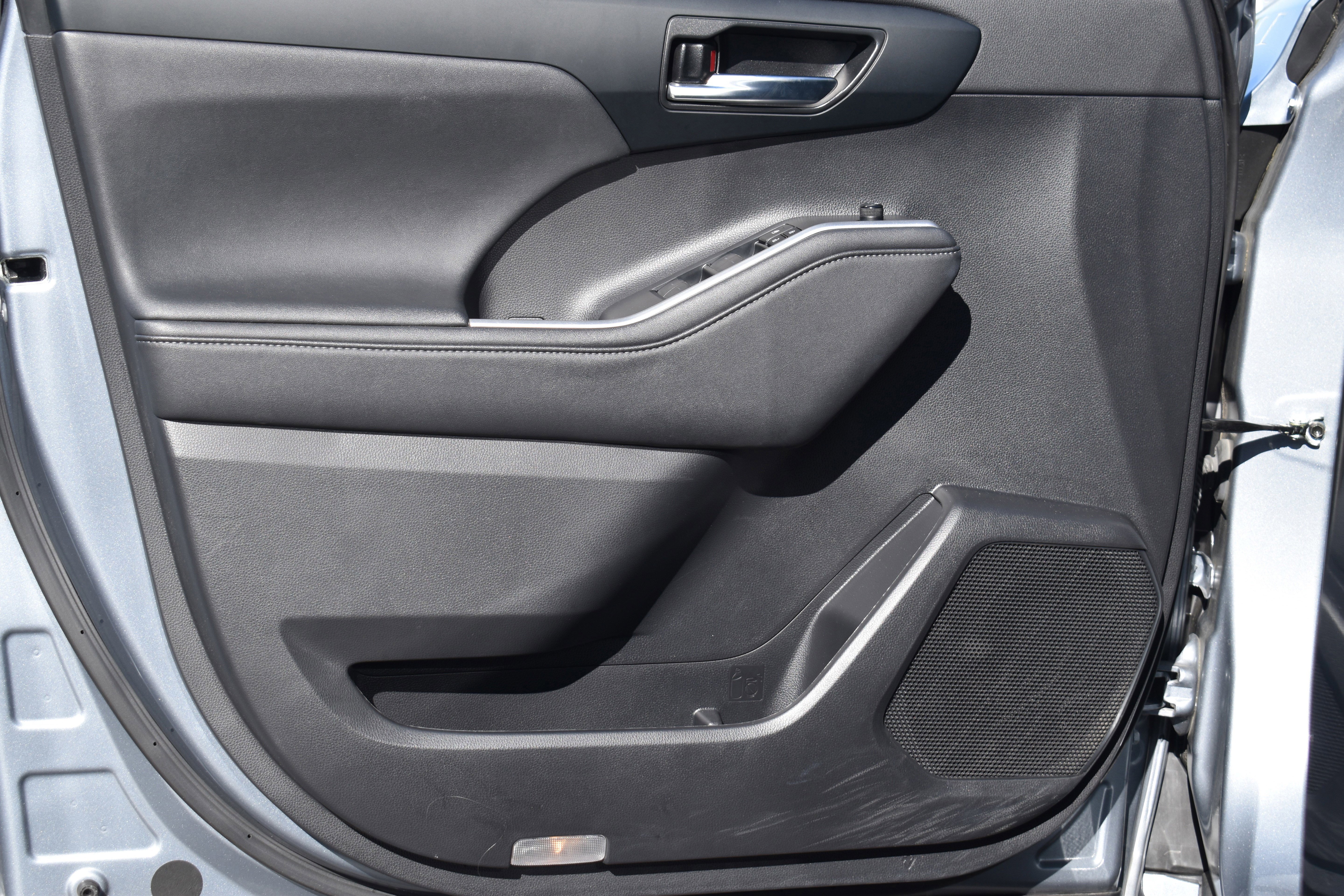 Used 2023 Toyota Highlander XLE image 5