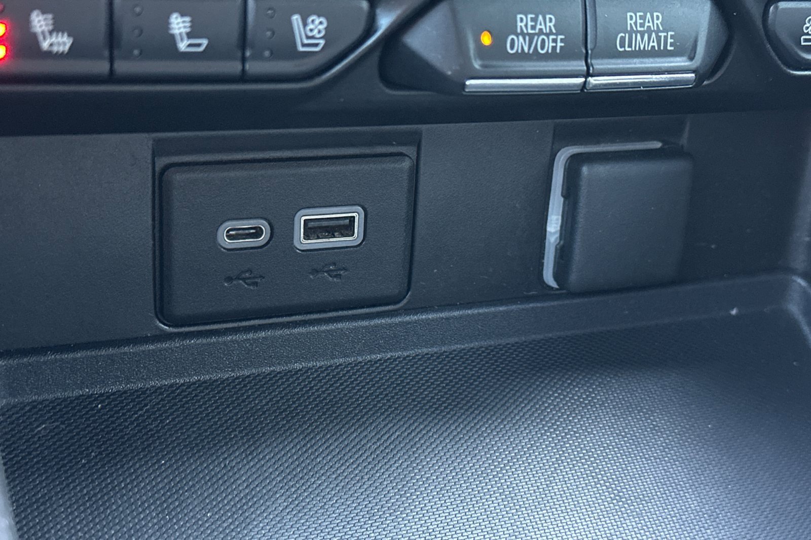 Used 2021 GMC Yukon SLT image 33