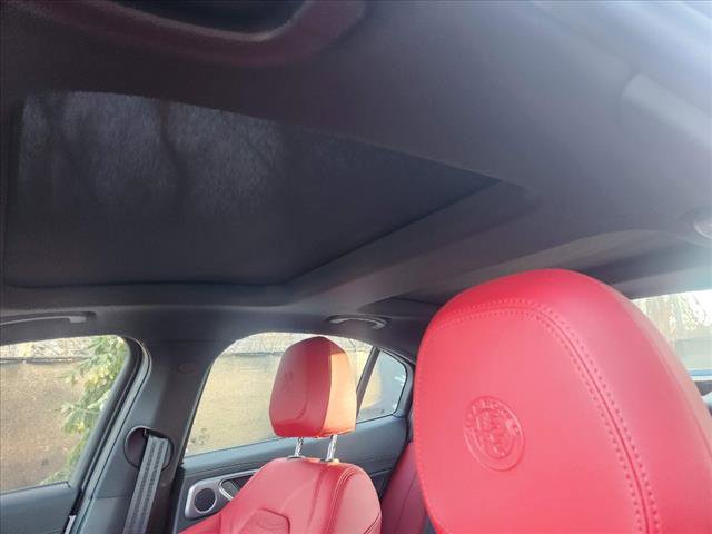 Used 2024 Alfa Romeo Giulia Veloce image 31