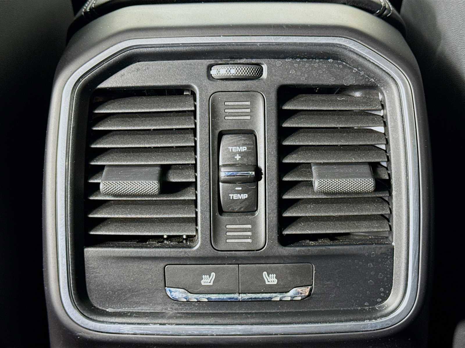 Certified 2025 Porsche Macan T image 27