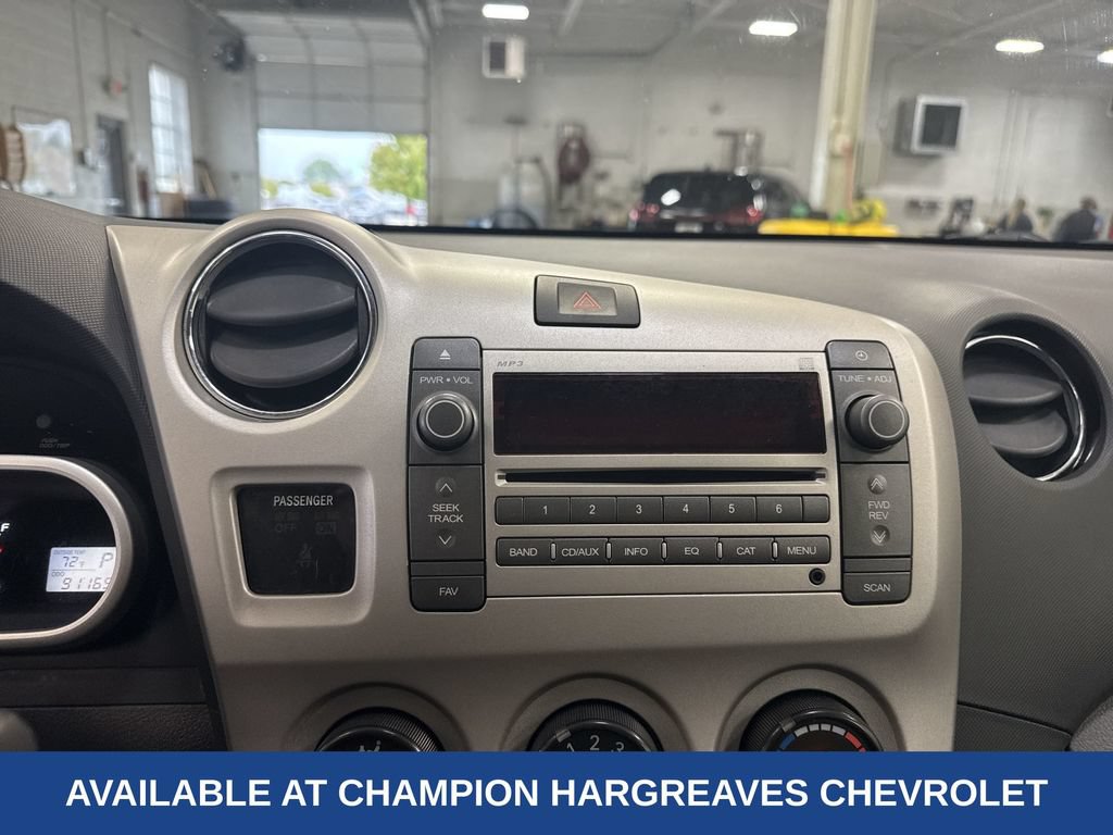 Used 2009 Pontiac Vibe w/ Sun And Sound Package FWD image 17