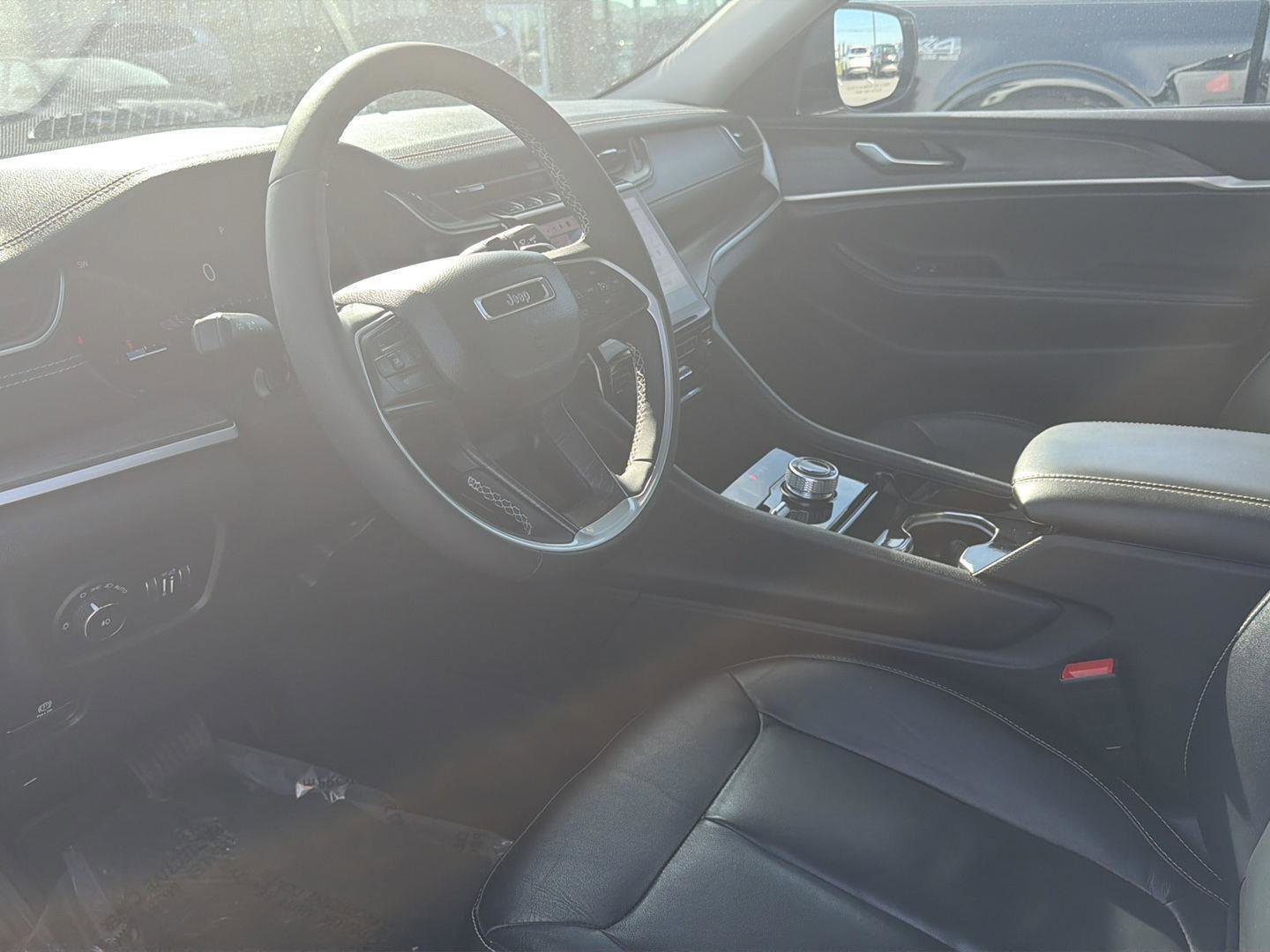 Used 2023 Jeep Grand Cherokee Limited image 8