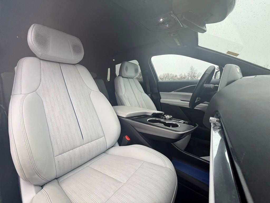 Certified 2024 Cadillac Lyriq Luxury image 32