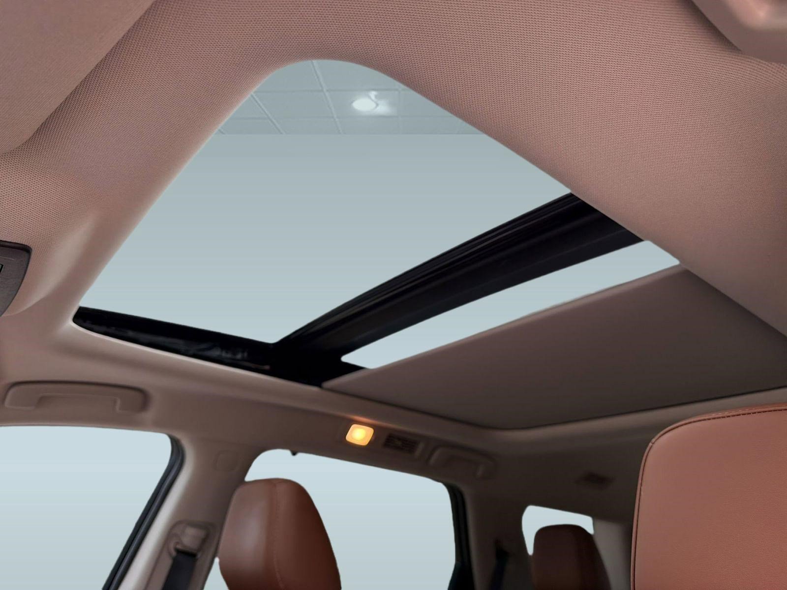 Used 2023 Nissan Pathfinder Platinum image 16