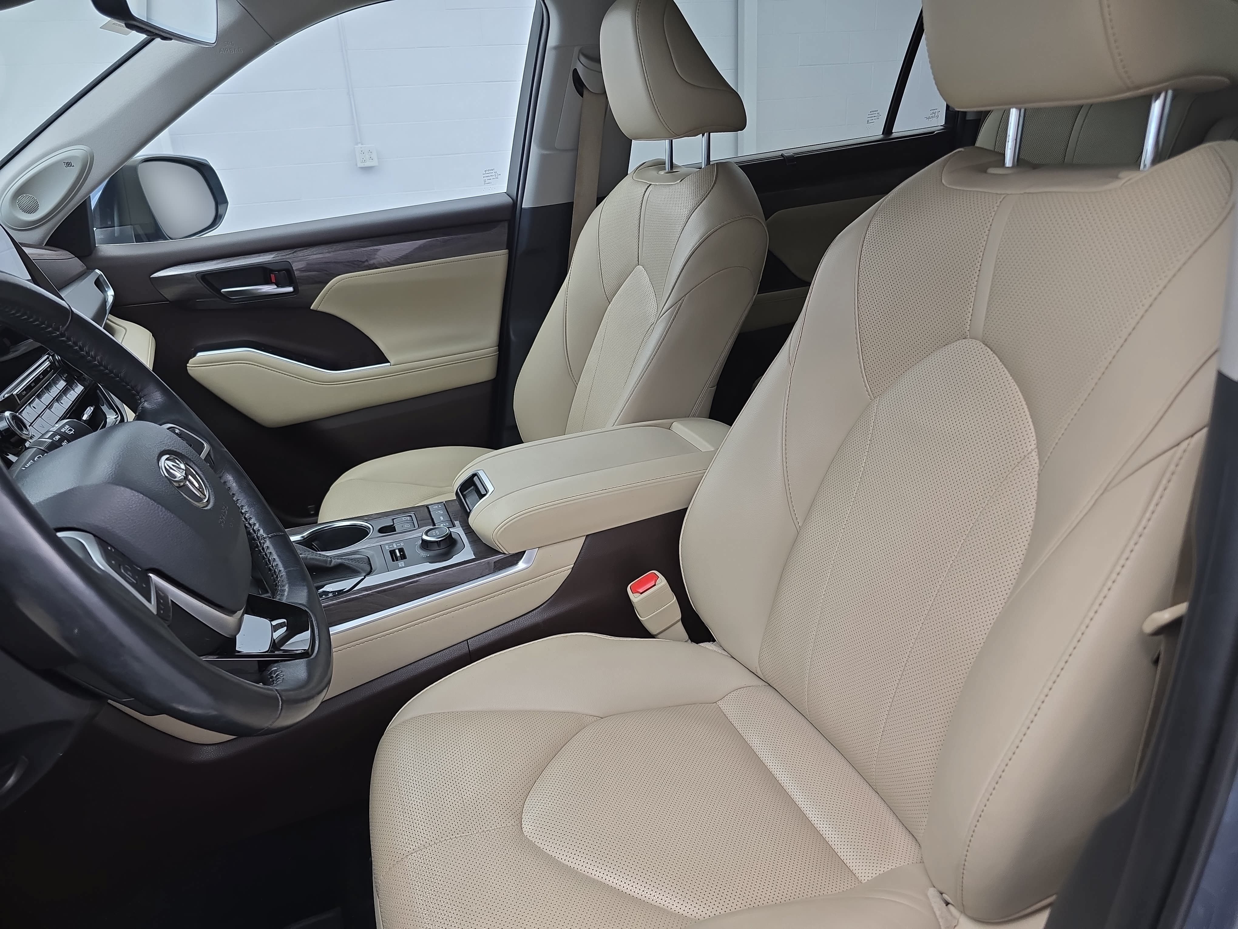 Used 2022 Toyota Highlander Limited AWD/4WD image 16