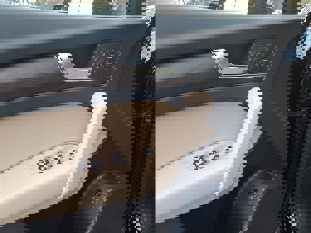 Used 2023 Audi Q5 2.0T Premium w/ Convenience Package image 18