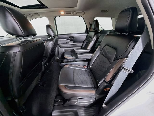 Used 2024 Nissan Pathfinder Platinum AWD/4WD image 25