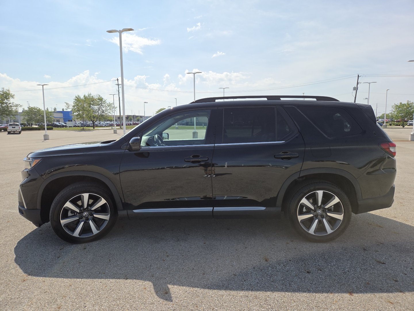 Used 2025 Honda Pilot Touring image 16