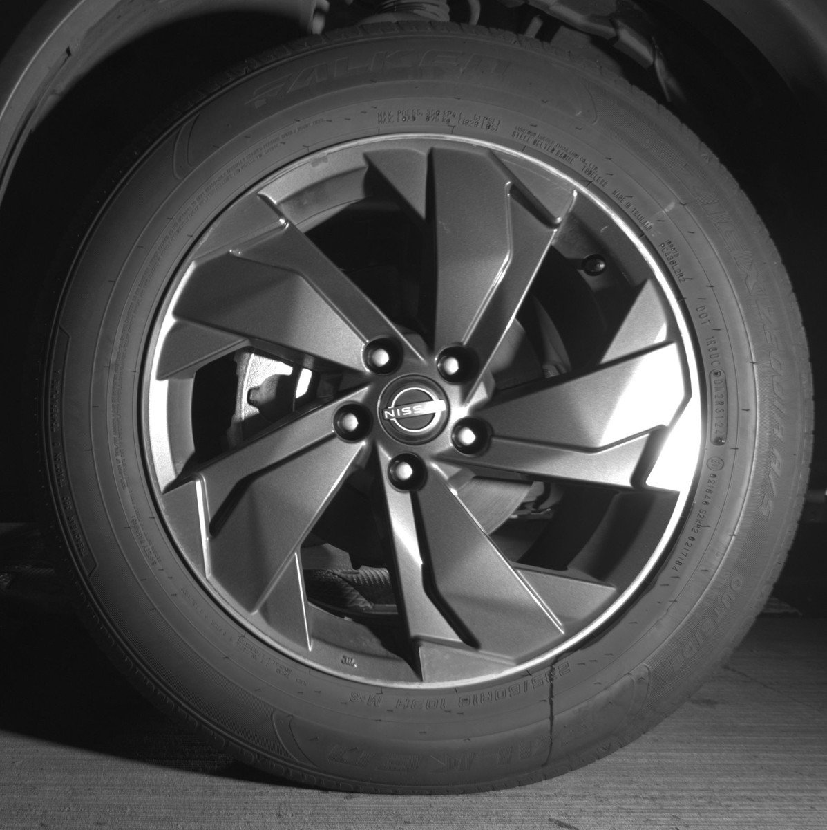 Used 2025 Nissan Rogue SV FWD image 12