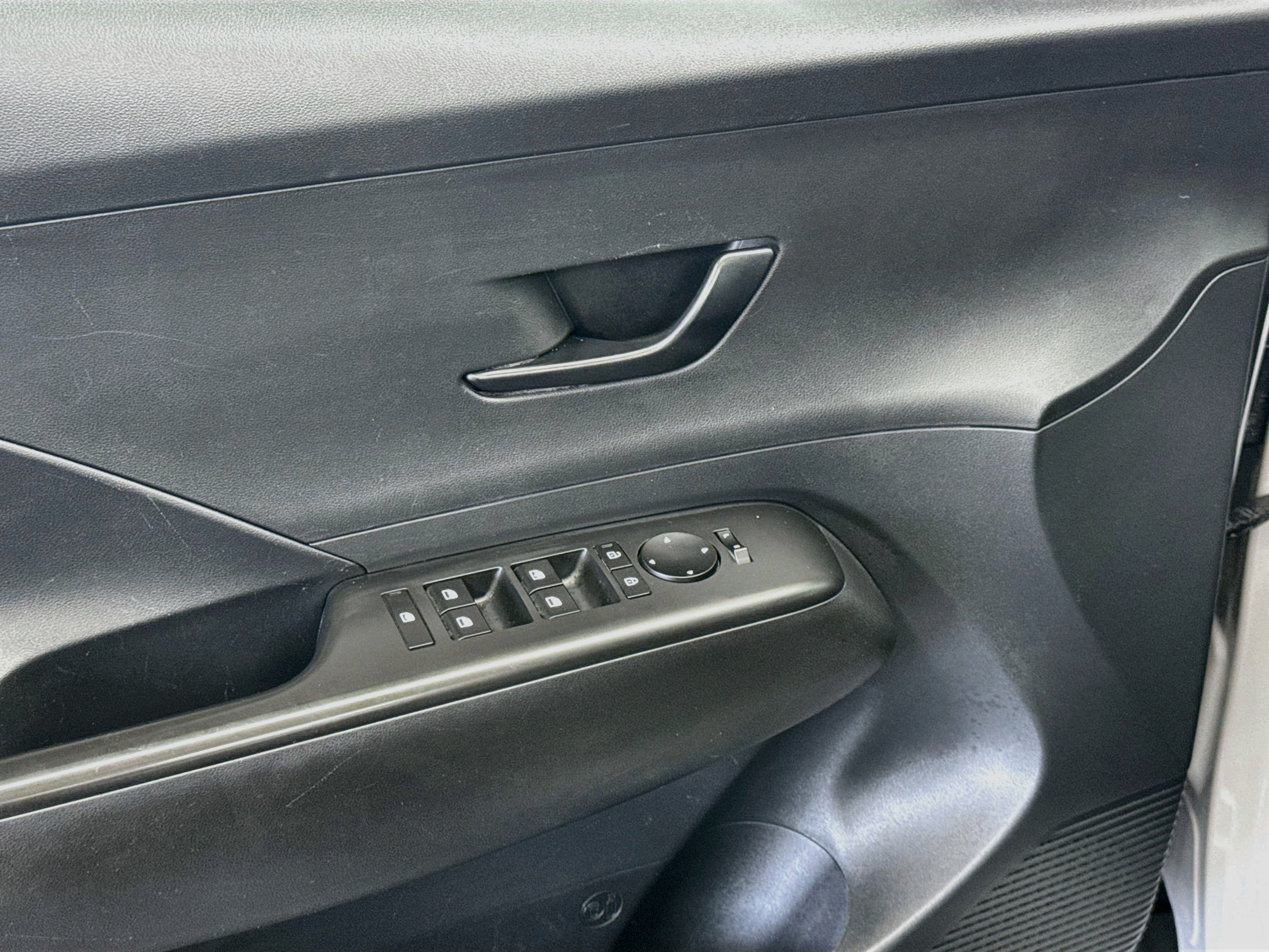 Used 2025 Hyundai Kona SEL FWD image 15