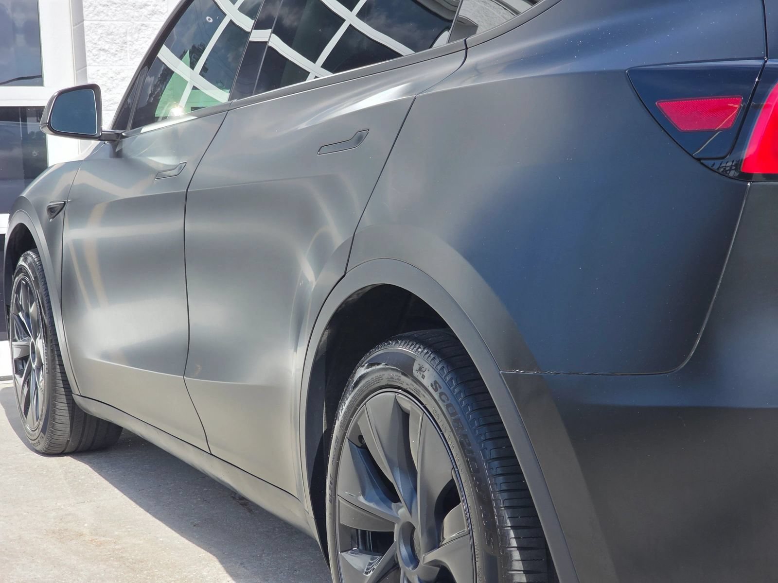 Used 2025 Tesla Model Y Long Range RWD image 33
