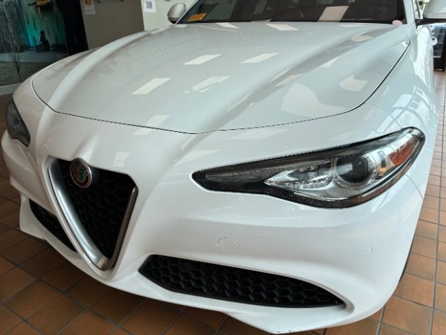 Used 2019 Alfa Romeo Giulia Ti w/ Quick Order Package 22Z Lusso RWD image 9