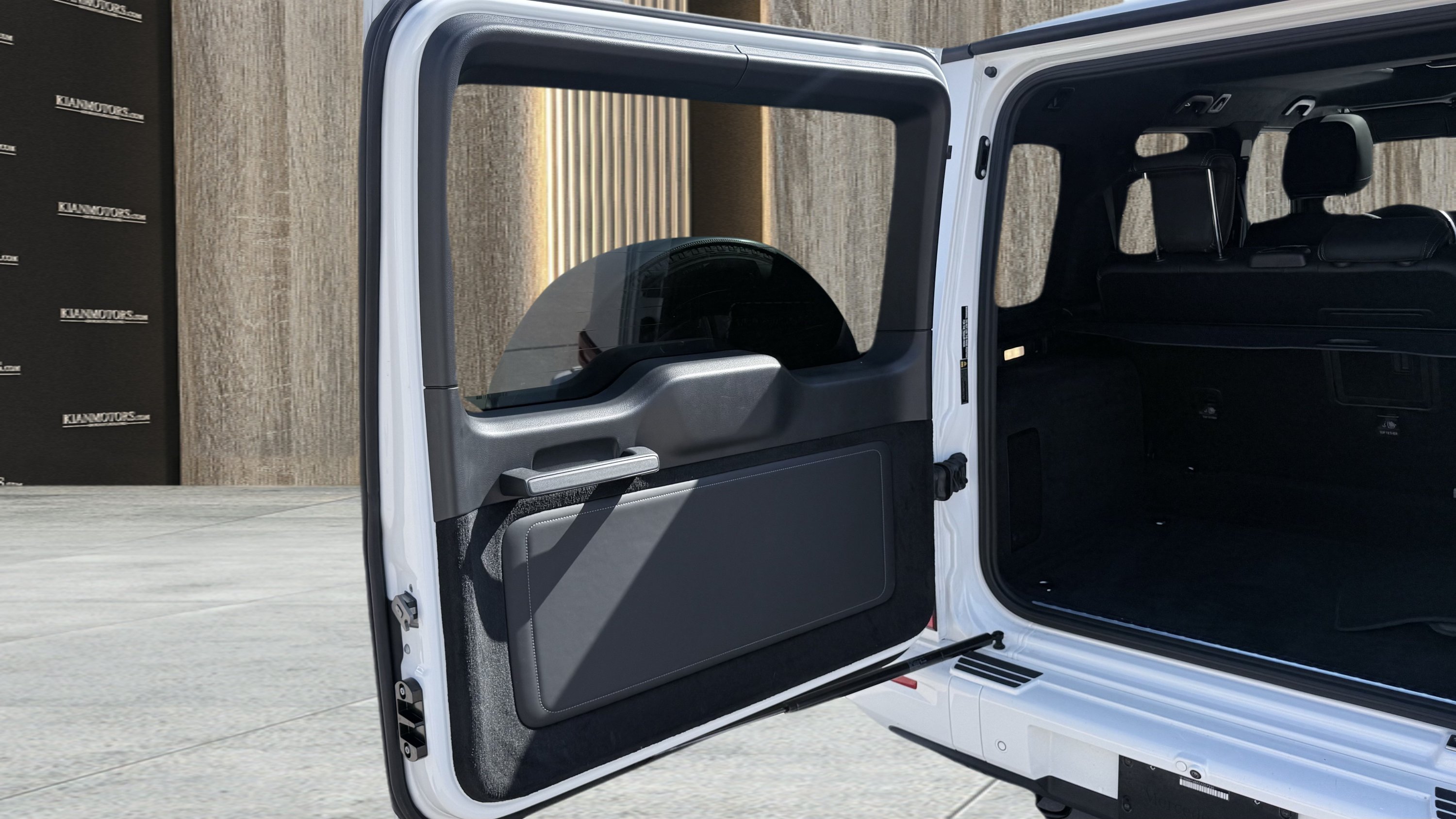 Used 2025 Mercedes-Benz G 550 image 15