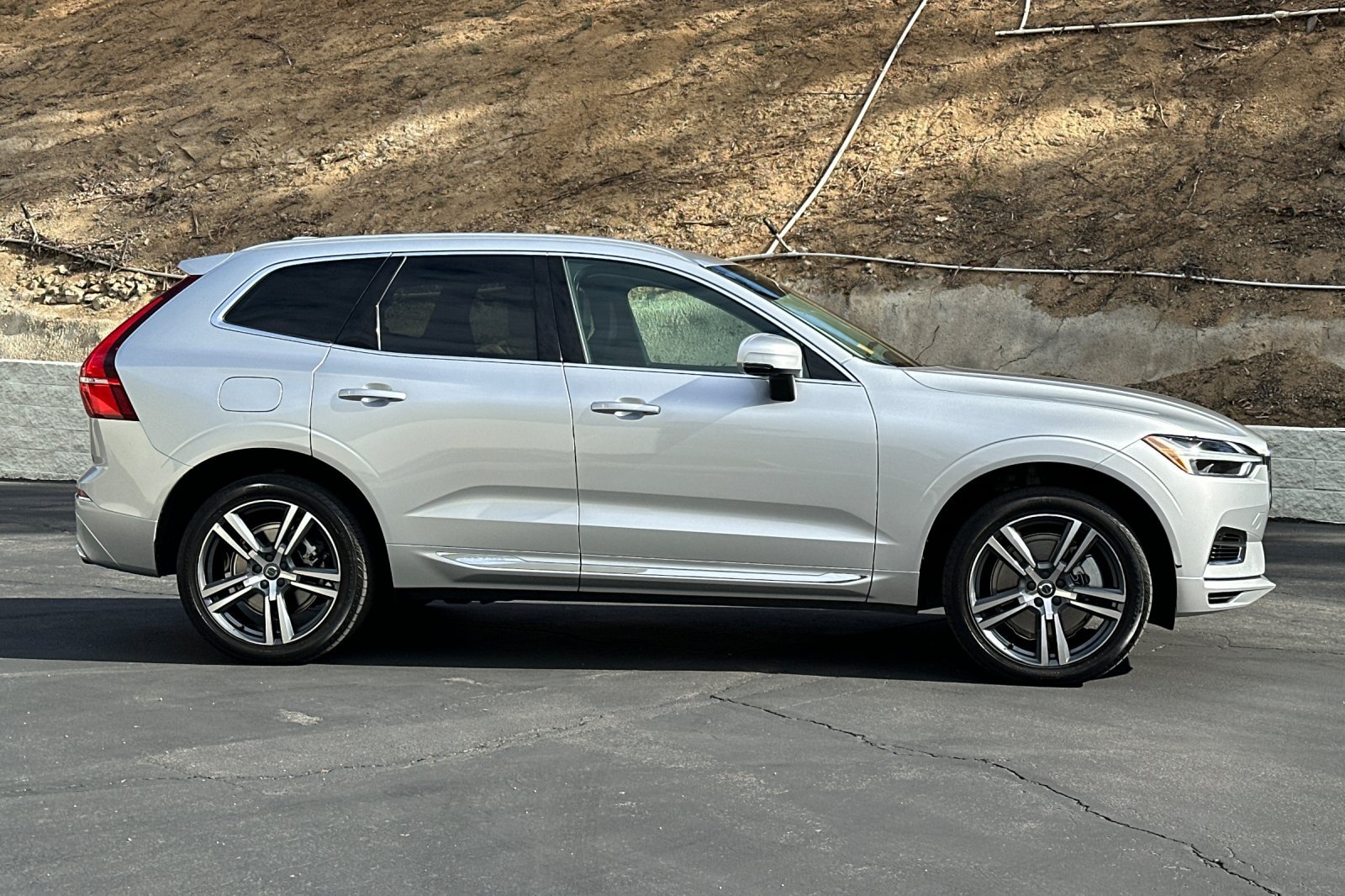 Used 2021 Volvo XC60 T8 Inscription Expression w/ Advanced Package AWD/4WD image 3