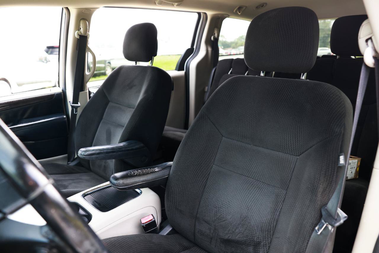 Used 2016 Dodge Grand Caravan SXT w/ Rear Park Assist Package FWD image 6