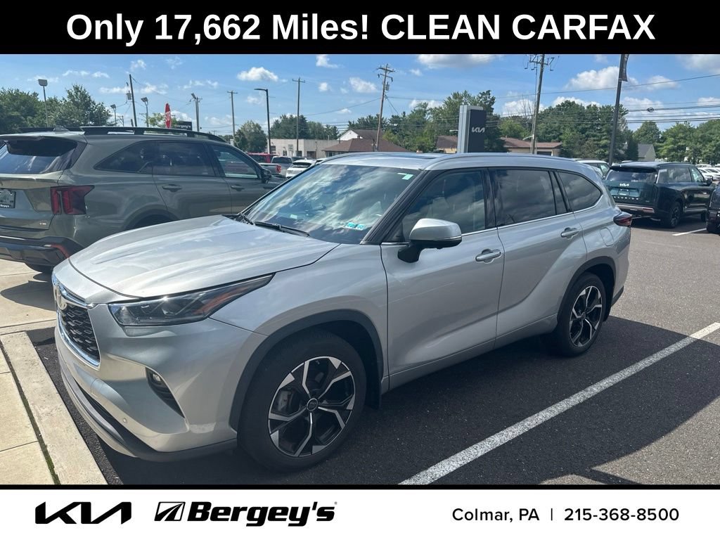 Used 2024 Toyota Highlander Platinum AWD/4WD image 1